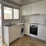 Phaedrus Living: Centre Luxury Flat Esperidon 201