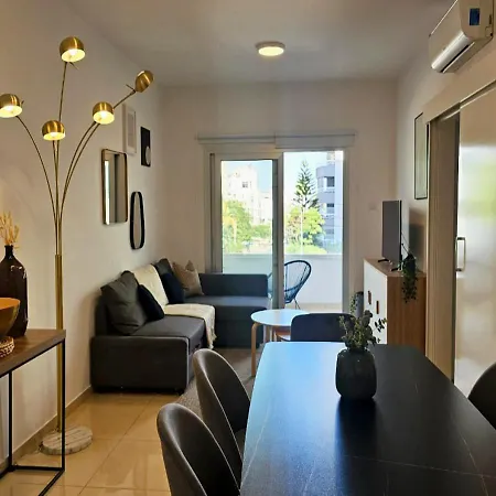 Phaedrus Living: Centre Luxury Flat Esperidon 201 *