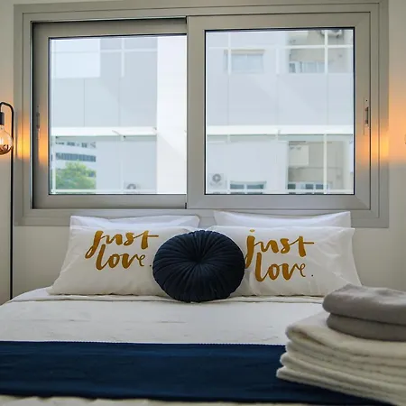 Phaedrus Living: Centre Luxury Flat Esperidon 201 *