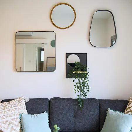 Phaedrus Living: Centre Luxury Flat Esperidon 201 *