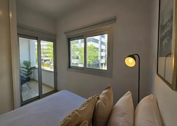 Phaedrus Living: Centre Luxury Flat Esperidon 201 尼科西亚