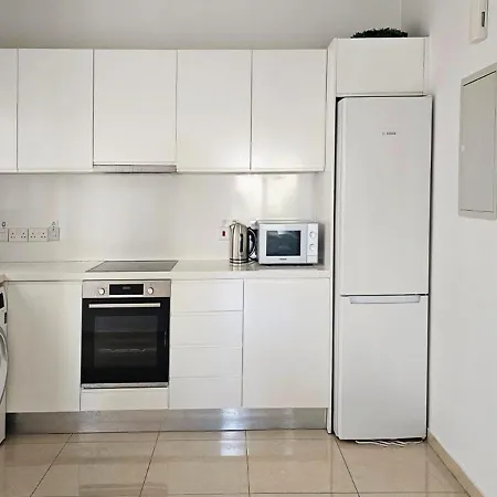 Phaedrus Living: Centre Luxury Flat Esperidon 201 Нікосія