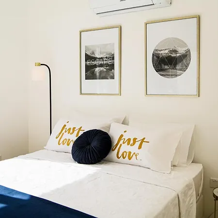 Phaedrus Living: Centre Luxury Flat Esperidon 201 *