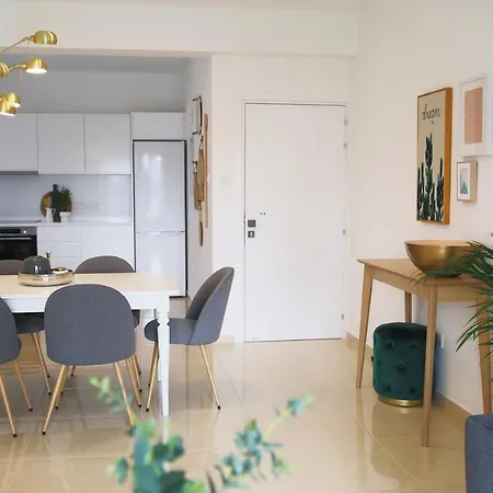 Phaedrus Living: Centre Luxury Flat Esperidon 201 דירה